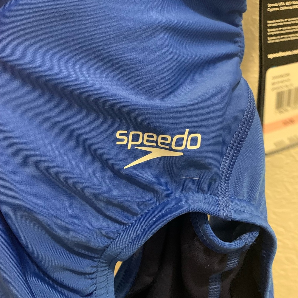 NWT Speedo Women’s One Piece Athletic Swimsuit Size 10 - Picture 9 of 10